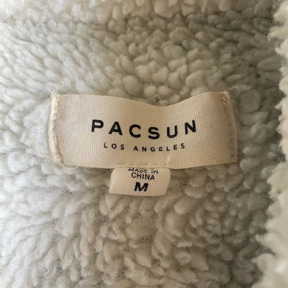 🍁2/$50 BUNDLE DEAL Lined Denim Jacket - Picture 3 of 5